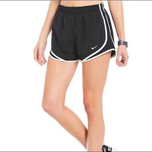 XS Women’s Nike dry tempo core running shorts